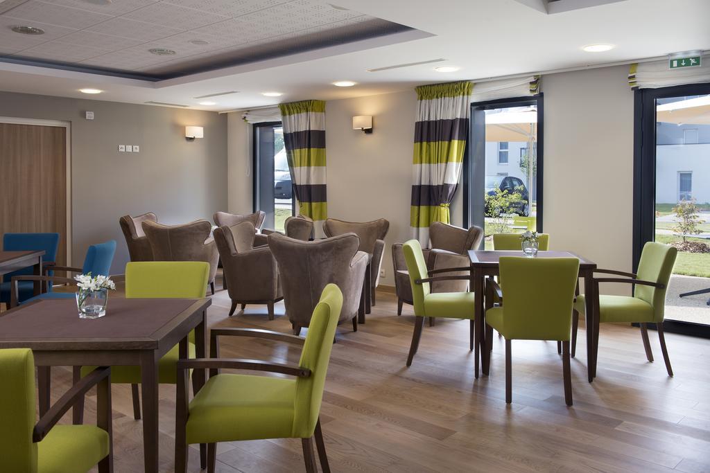 Aparthotel Domitys La Fleur De Lin Landerneau Esterno foto